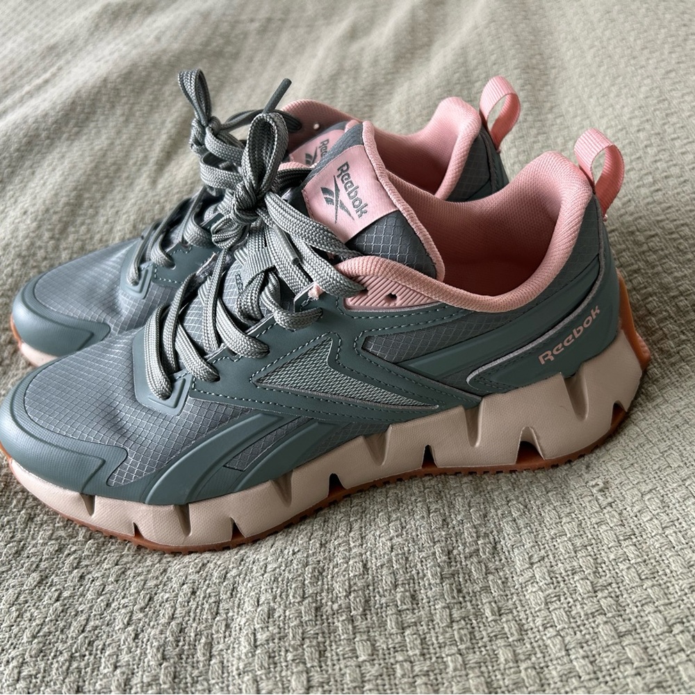 Reebok Women's Shoes in Blue and Pink ✨NEW!